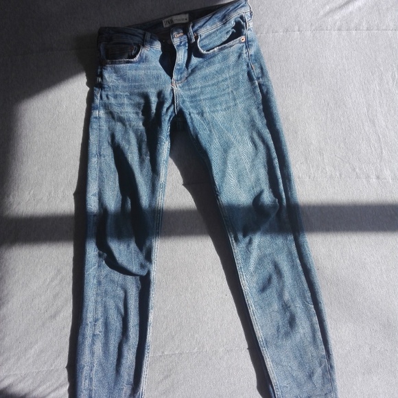 !!! FREE ADD ON !!! zara distressed jeans - Picture 1 of 8